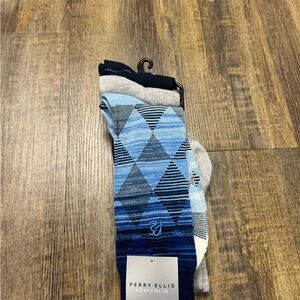 Perry Ellis Men's Blue and‎ Black Argyle Socks